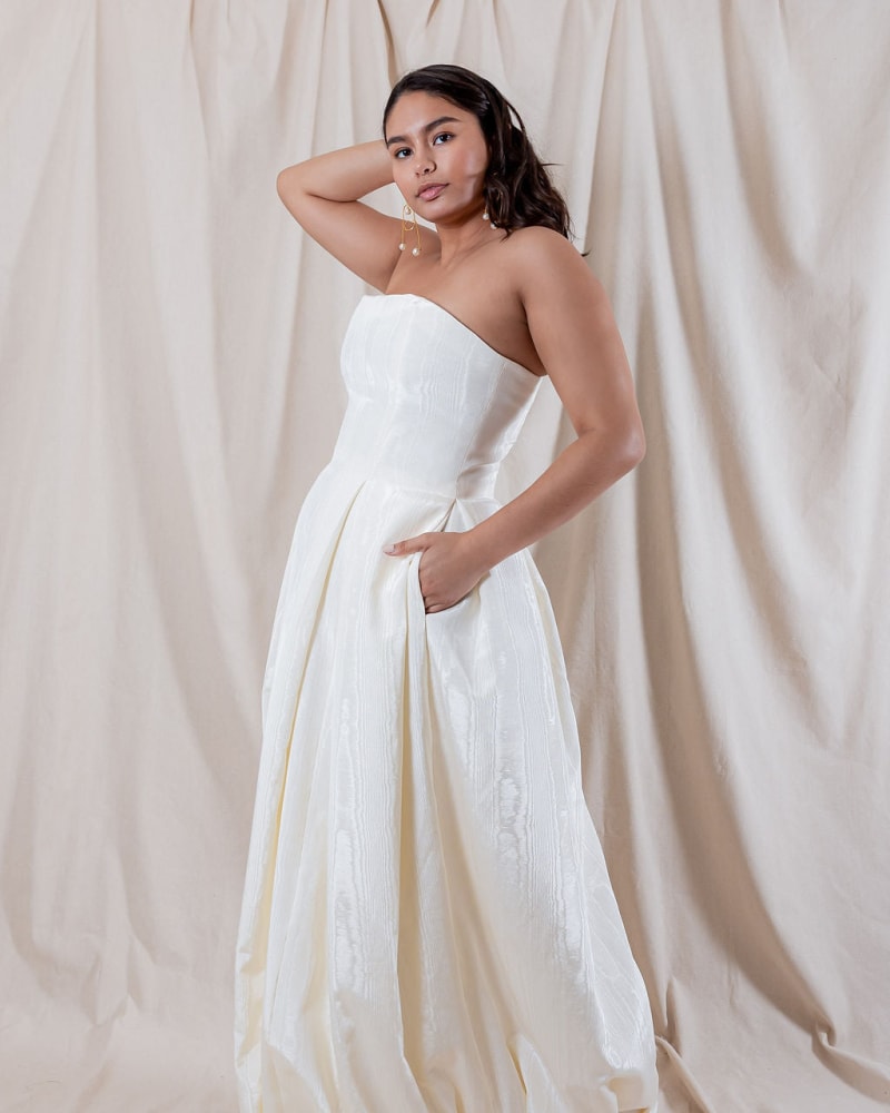 Side of a model wearing a size 24 ROSA in White by Houghton by Katharine Polk. | dia_product_style_image_id:285100